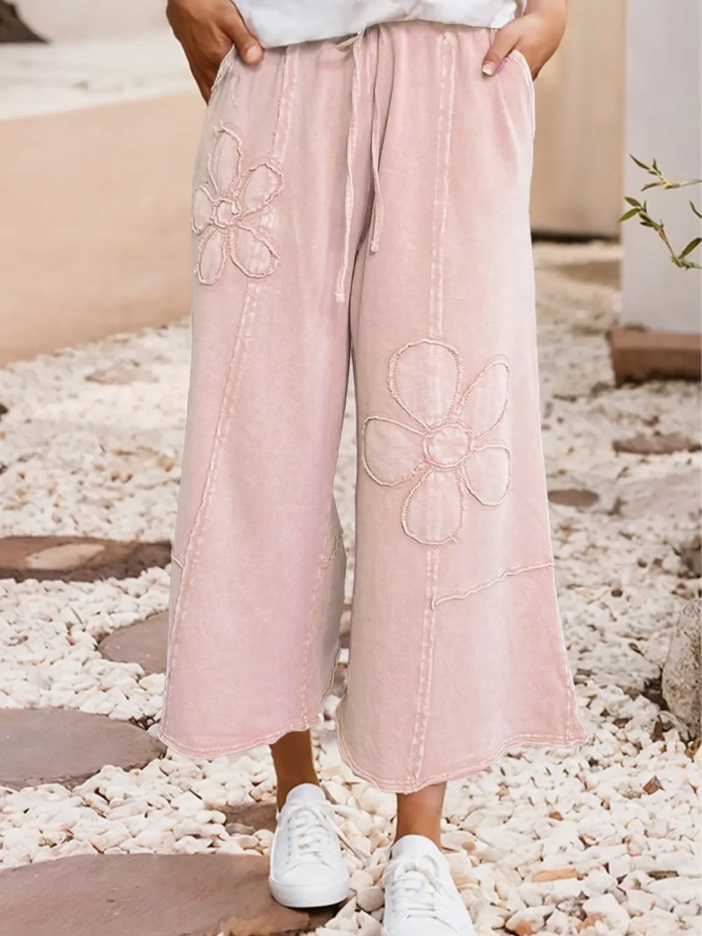Women's Dusty Pink Cropped Wide-Leg Flower Embroidered Pants